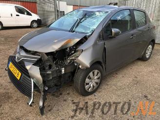 Coche siniestrado Toyota Yaris Yaris III (P13), Hatchback, 2010 / 2020 1.0 12V VVT-i 2016/5