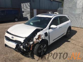Salvage car Kia Niro Niro I (DE), SUV, 2016 / 2022 1.6 GDI PHEV 2020/9
