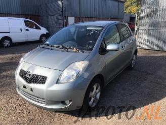 Vrakbiler auto Toyota Yaris Yaris II (P9), Hatchback, 2005 / 2014 1.3 16V VVT-i 2006/5
