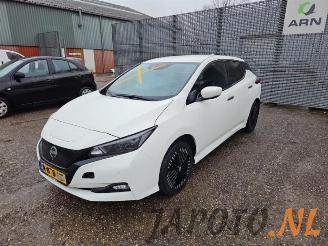 Coche siniestrado Nissan Leaf Leaf (ZE1), Hatchback, 2017 39/40kWh 2022/8