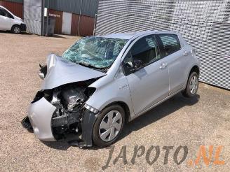 Uttjänta bilar auto Toyota Yaris Yaris III (P13), Hatchback, 2010 / 2020 1.5 16V Hybrid 2012/9