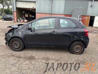 Toyota Yaris Yaris II (P9), Hatchback, 2005 / 2014 1.3 16V VVT-i picture 2