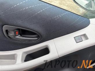 Toyota Yaris Yaris II (P9), Hatchback, 2005 / 2014 1.3 16V VVT-i picture 10