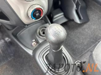 Toyota Yaris Yaris II (P9), Hatchback, 2005 / 2014 1.3 16V VVT-i picture 12