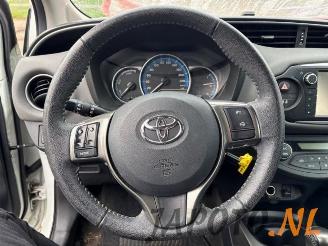 Toyota Yaris Yaris III (P13), Hatchback, 2010 / 2020 1.5 16V Hybrid picture 14