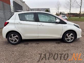 Toyota Yaris Yaris III (P13), Hatchback, 2010 / 2020 1.5 16V Hybrid picture 6