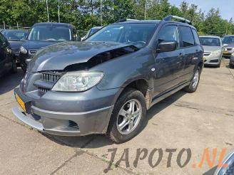 Vrakbiler auto Mitsubishi Outlander Outlander (CU), SUV, 2001 / 2007 2.0 16V 4x2 2006/7