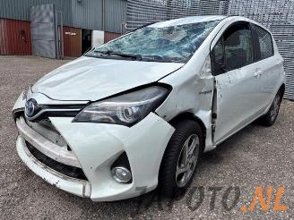 Vrakbiler auto Toyota Yaris Yaris III (P13), Hatchback, 2010 / 2020 1.5 16V Hybrid 2015/2