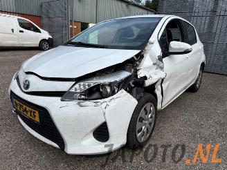 Uttjänta bilar auto Toyota Yaris Yaris III (P13), Hatchback, 2010 / 2020 1.5 16V Hybrid 2013/5