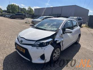 Vrakbiler auto Toyota Yaris Yaris III (P13), Hatchback, 2010 / 2020 1.5 16V Hybrid 2013/5