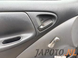 Toyota Yaris Yaris (P1), Hatchback, 1999 / 2005 1.0 16V VVT-i picture 13