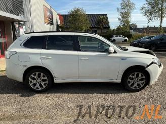 Mitsubishi Outlander Outlander (GF/GG), SUV, 2012 / 2022 2.0 16V PHEV 4x4 picture 6