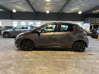 Toyota Yaris 1.5 Full Hybrid NL NAP! picture 2