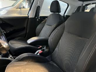 Peugeot 208 1.6 BlueHDi Blue Premium 90.000 KM! picture 15