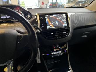 Peugeot 208 1.6 BlueHDi Blue Premium 90.000 KM! picture 21