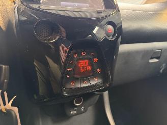 Citroën C1 1.0 VTi Shine picture 23