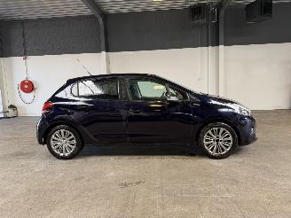 Peugeot 208 1.2 PureTech Allure picture 6