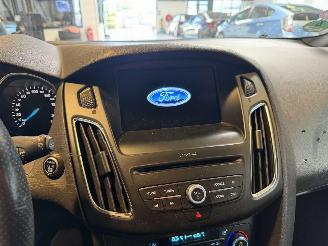 Ford Focus 1.0 Titanium picture 23