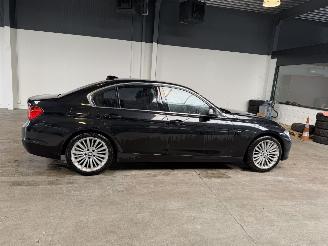 BMW 3-serie 320i Executive picture 6
