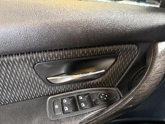 BMW 3-serie 320i Executive picture 19