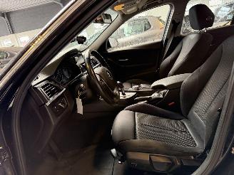BMW 3-serie 320i Executive picture 16