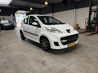 Peugeot 107 1.0-12V Millesim 200 picture 12