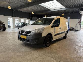 krockskadad bil bedrijf Peugeot Partner 1.6 BlueHDi 75 L1 XR 2018/3