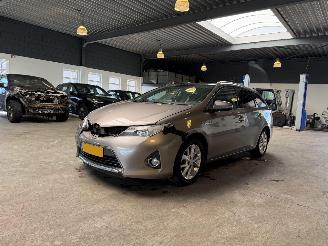 Vaurioauto  passenger cars Toyota Auris Touring Sports 1.8 Hybrid Sports 170.000 NAP! 2014/5
