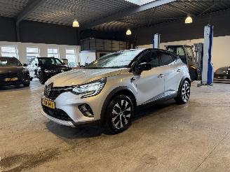 skadebil auto Renault Captur 1.6 E-Tech Plug-in Hybrid 160 Techno 2023/9