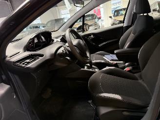 Peugeot 208 1.2 PureTech Active picture 19