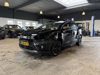 krockskadad bil auto Dacia Sandero Stepway 1.0 TCe 110 Extreme 2023/12