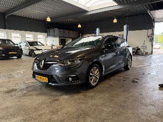 krockskadad bil auto Renault Mégane 1.2 TCe 130 EDC 2017/10