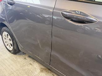 Hyundai I-10 1.0i i-Motion Comfort picture 9