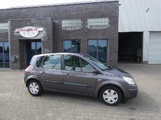 Damaged car Renault Scenic 1.6-16V DYNAM.COMF. 2006/1