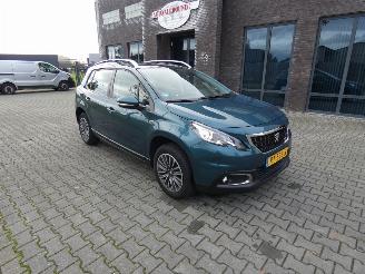 Peugeot 2008 1.2 PureT. Blue Lion picture 2