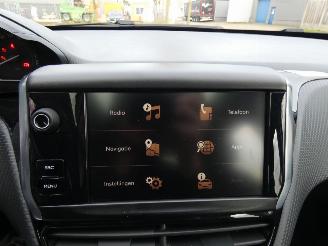 Peugeot 2008 1.2 PureT. Blue Lion picture 20