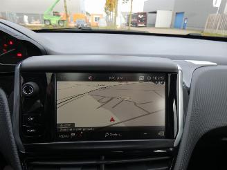 Peugeot 2008 1.2 PureT. Blue Lion picture 17