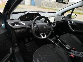 Peugeot 2008 1.2 PureT. Blue Lion picture 10