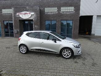 krockskadad bil auto Renault Clio 0.9 TCe Limited 2019/6