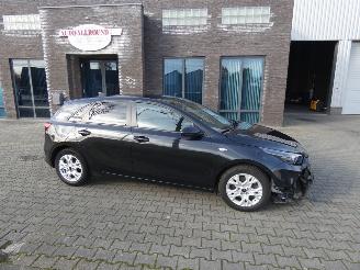 Schadeauto Kia Ceed 1.0 T-GDi DynamicL. 2023/2
