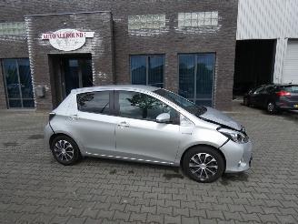 Voiture accidenté Toyota Yaris 1.5 Full Hybrid Asp 2012/6