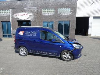 skadebil bedrijf Ford Transit Courier Van 1.5 TDCI Limited Duratorq S&S 2019/3