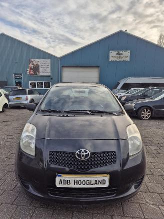 Dezmembrări autoturisme Toyota Yaris II (P9) Hatchback 1.3 16V VVT-i (2SZFE) [64kW] 5-BAK 2006/1