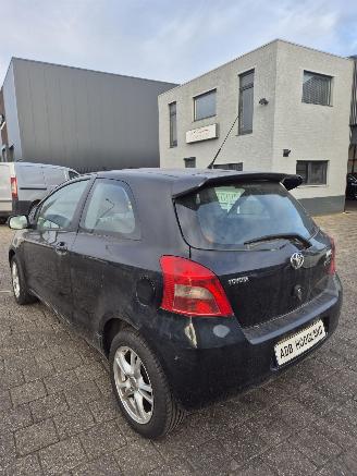 Toyota Yaris II (P9) Hatchback 1.3 16V VVT-i (2SZFE) [64kW] 5-BAK picture 3