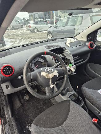 Toyota Aygo (B10) Hatchback 1.0 12V VVT-i (1KR-FE) [50kW] picture 7