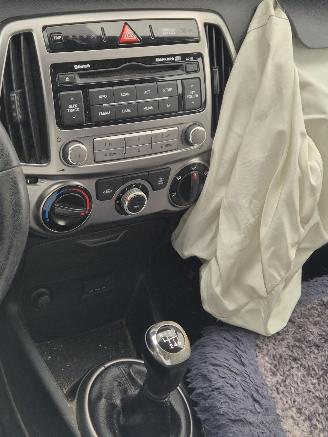 Hyundai I-20 1.1 CRDi VGT 12V Hatchback, Diesel, 1.086cc, 55kW (75pk), FWD, D3FA; EURO5 , 6-Bak picture 8