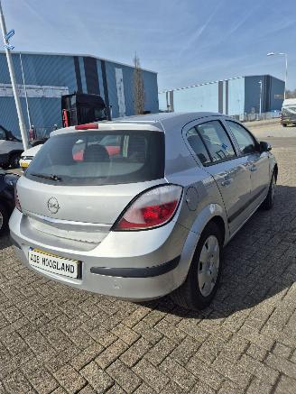 Opel Astra H (L48) Hatchback 5-drs 1.6 16V Twinport (Z16XEP(Euro 4)) [77kW] 5-BAK picture 5