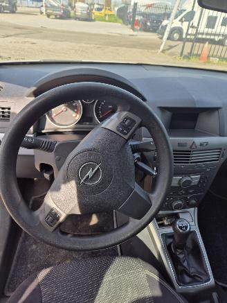 Opel Astra H (L48) Hatchback 5-drs 1.6 16V Twinport (Z16XEP(Euro 4)) [77kW] 5-BAK picture 7