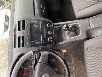 Volkswagen Golf V (1K1) Hatchback 1.6 (BSE) [75kW] 5-BAK picture 5