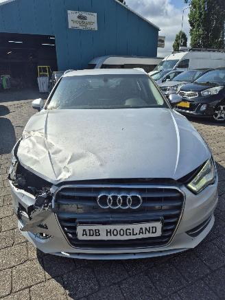 Salvage car Audi A3 Sportback (8V1/8VK) 1.4 TFSI 16V Hatchback, 2Dr, Benzine, 1.395cc, 90kW (122pk), FWD, CXSA, 6-BAK 2013/1